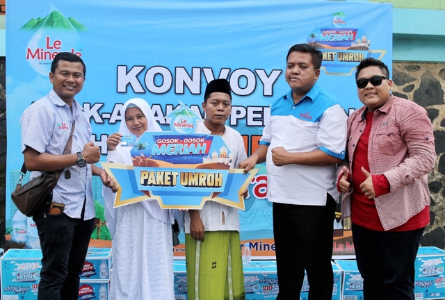 Le Minerale Berangkatkan Puluhan Pedagang ke Tanah Suci